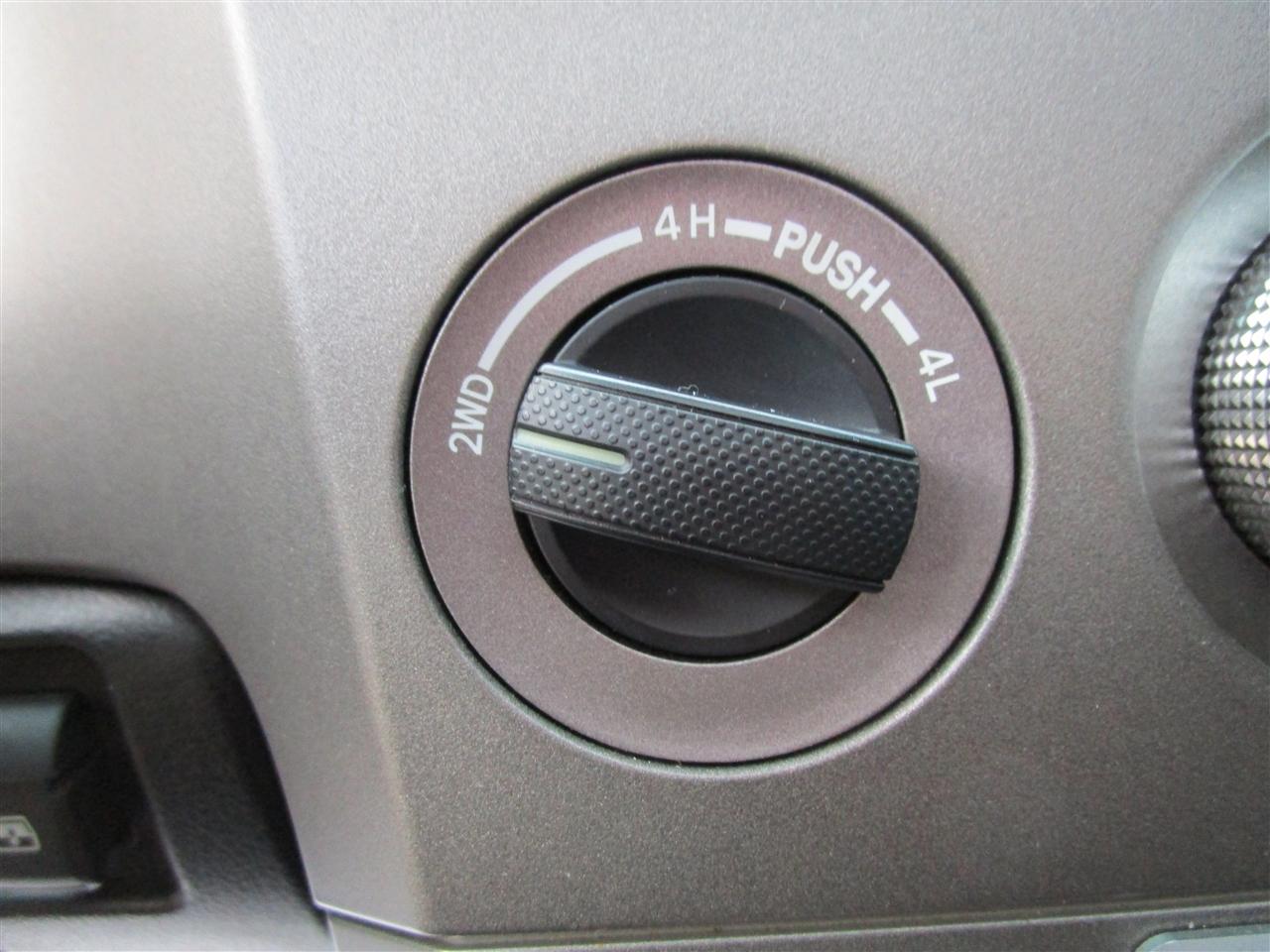 Toyota Tundra Limited 5.7L CrewMax 4WD 2012