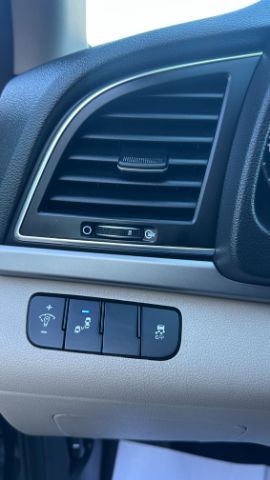 Hyundai Elantra Limited 4D Sedan 2017