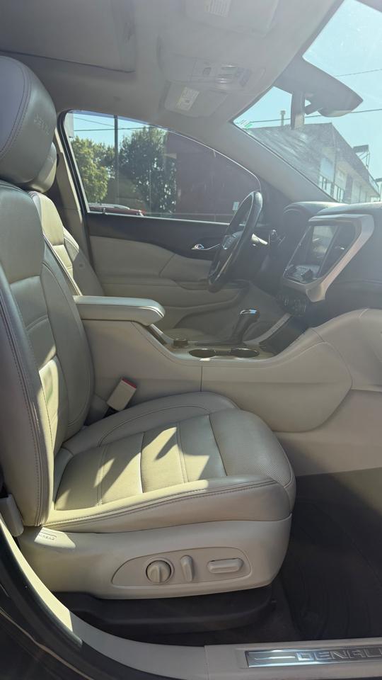 GMC Acadia Denali AWD 2018