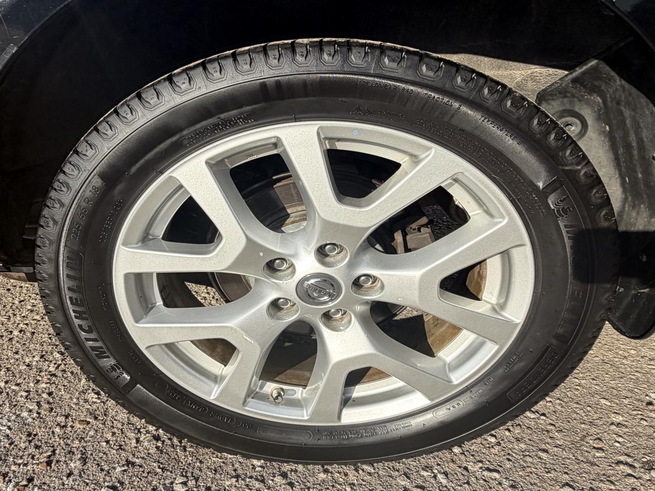 Nissan Rogue SV AWD 2011