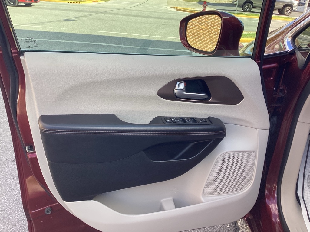 Chrysler Pacifica Touring-L Plus 2018 Chrysler Pacifica Touring-L Plus 2018