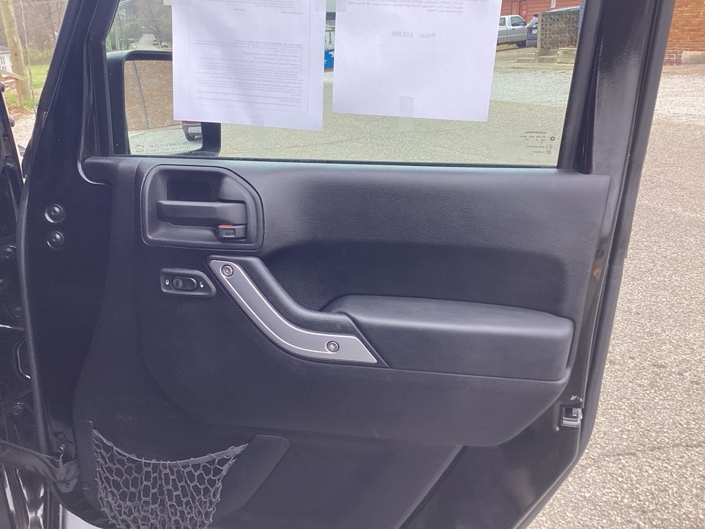 Jeep Wrangler Sahara 4WD 2012