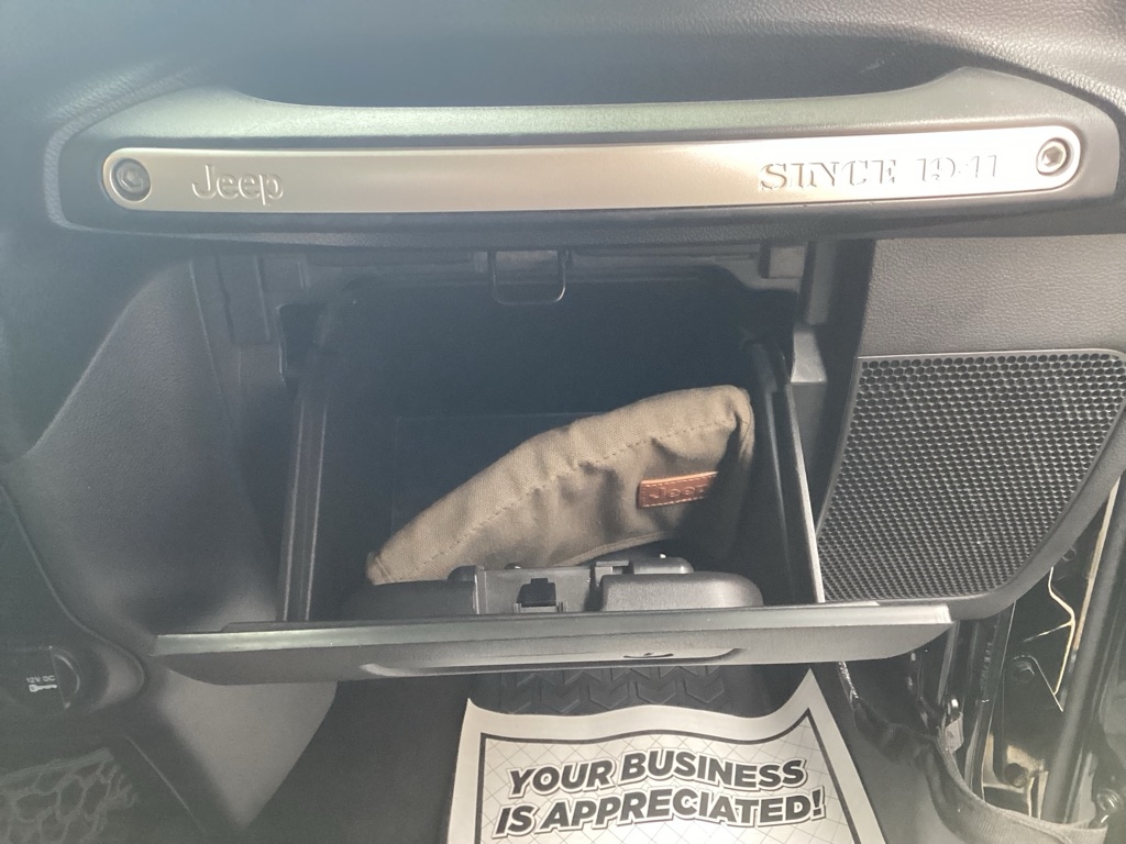 Jeep Wrangler Sahara 4WD 2012