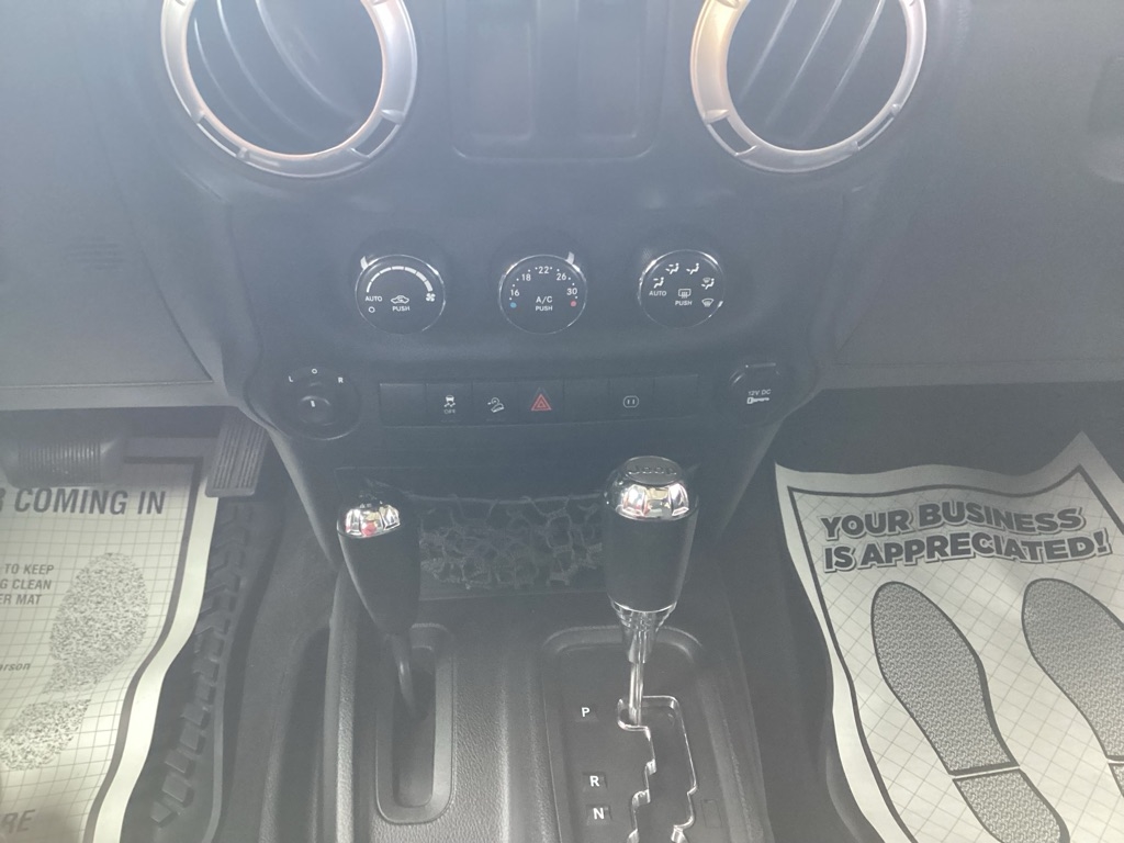 Jeep Wrangler Sahara 4WD 2012