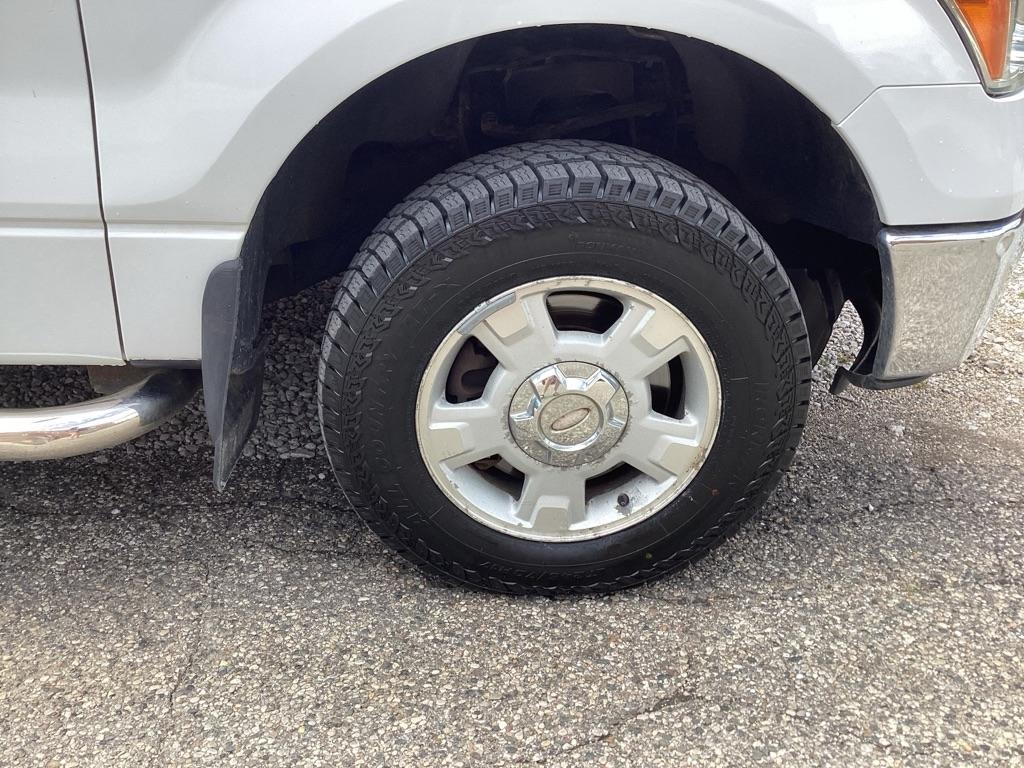 Ford F-150 XL SuperCab 8-ft. Bed 4WD 2012