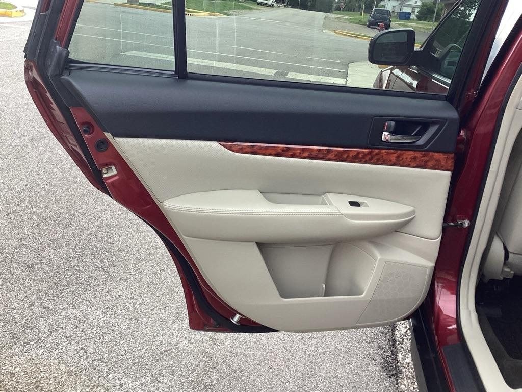 Subaru Outback 2.5i Limited 2011