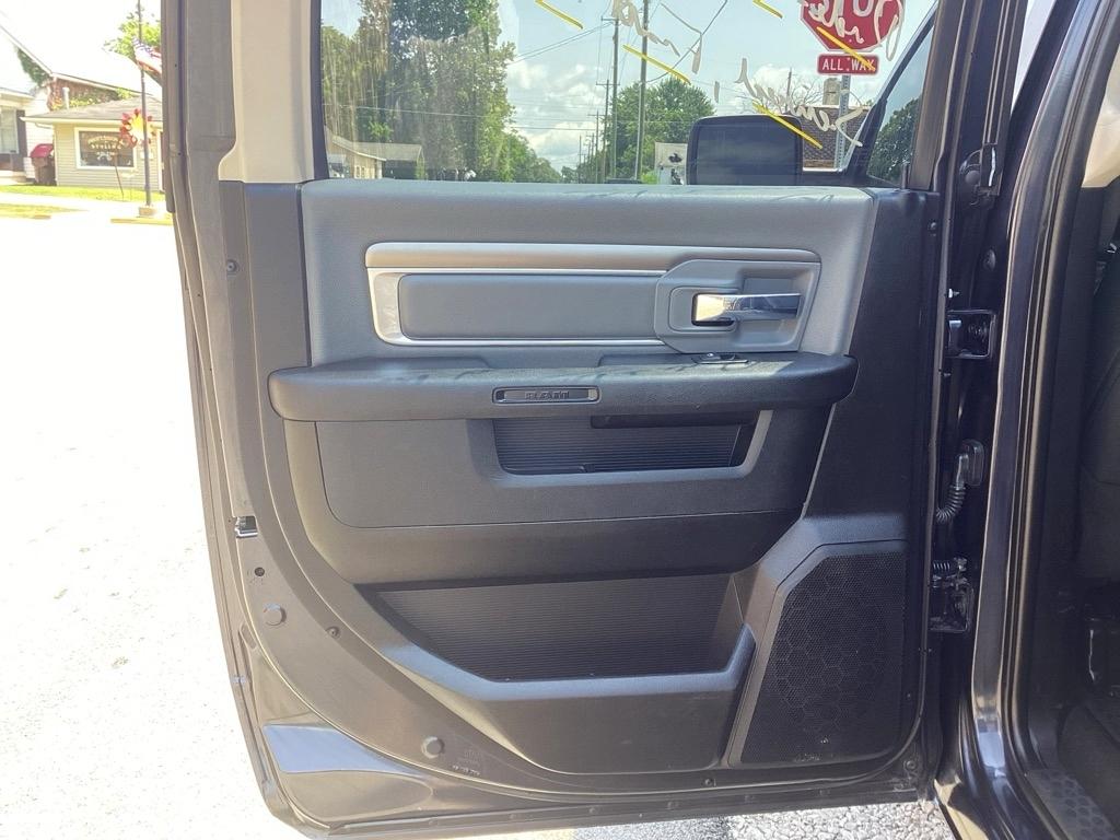 RAM 1500 Classic Tradesman Crew Cab SWB 4WD 2021
