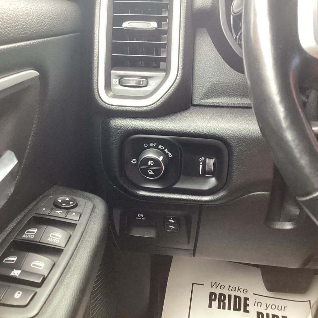 RAM 1500 Big Horn Quad Cab 4WD 2020