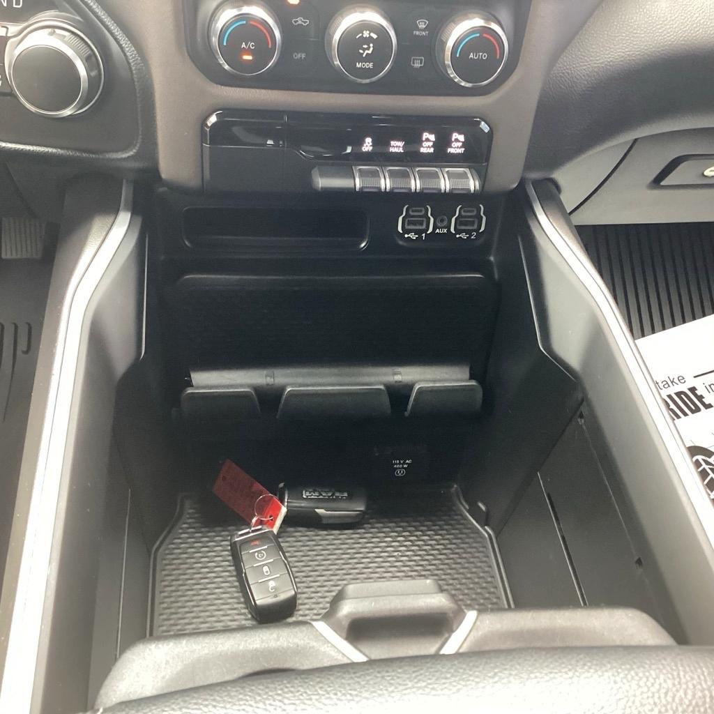 RAM 1500 Big Horn Quad Cab 4WD 2020
