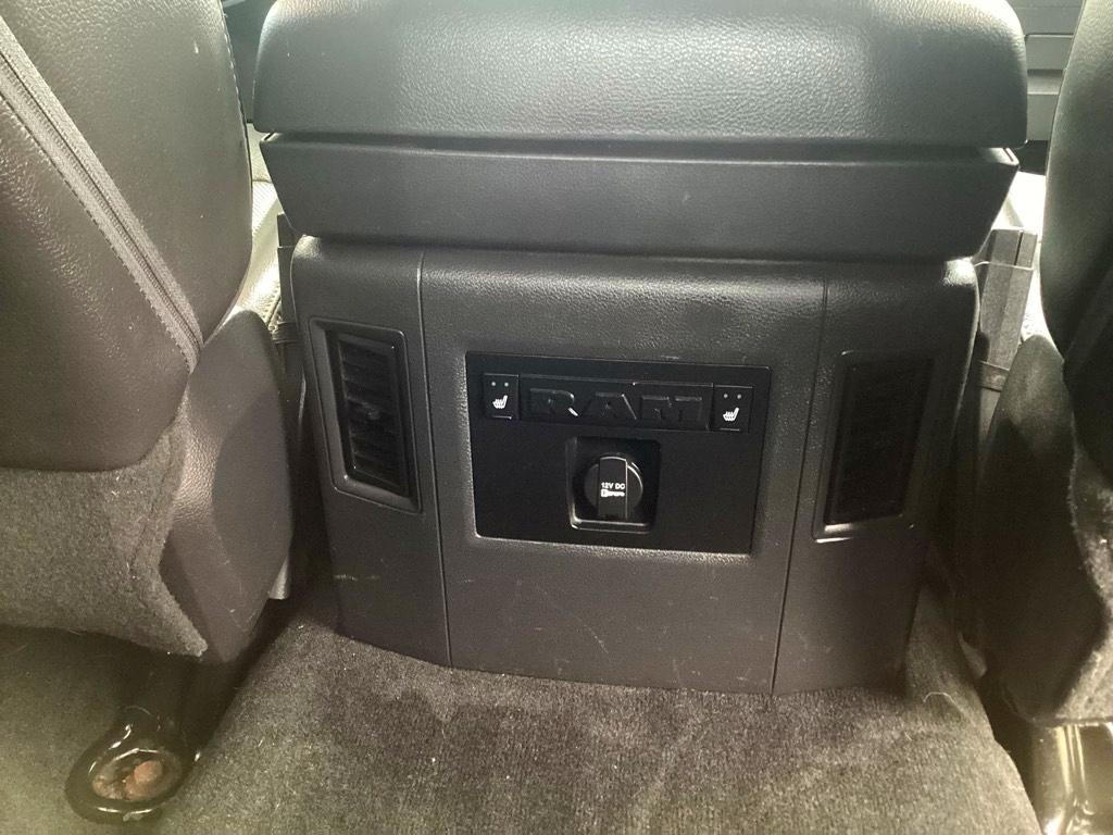 Dodge 1500 Laramie Crew Cab 4WD 2012
