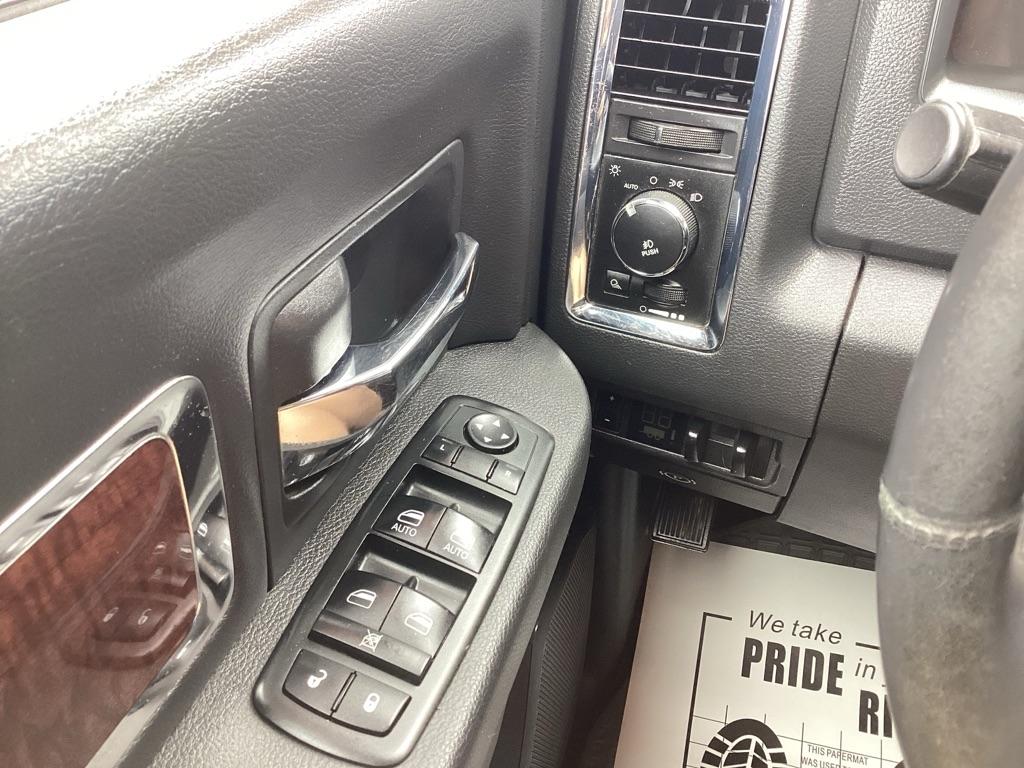 Dodge 1500 Laramie Crew Cab 4WD 2012