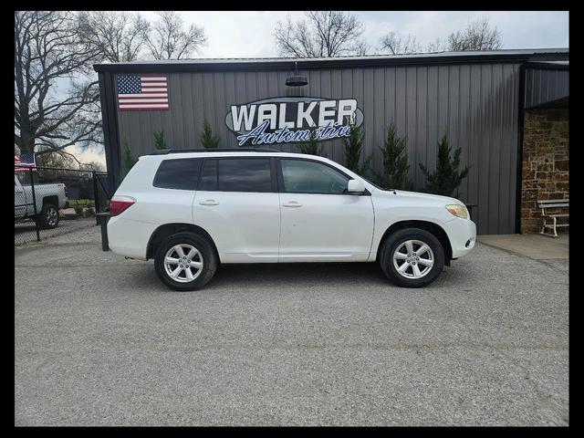 White 2010 Toyota Highlander Base SUV / Crossover Front-Wheel Drive