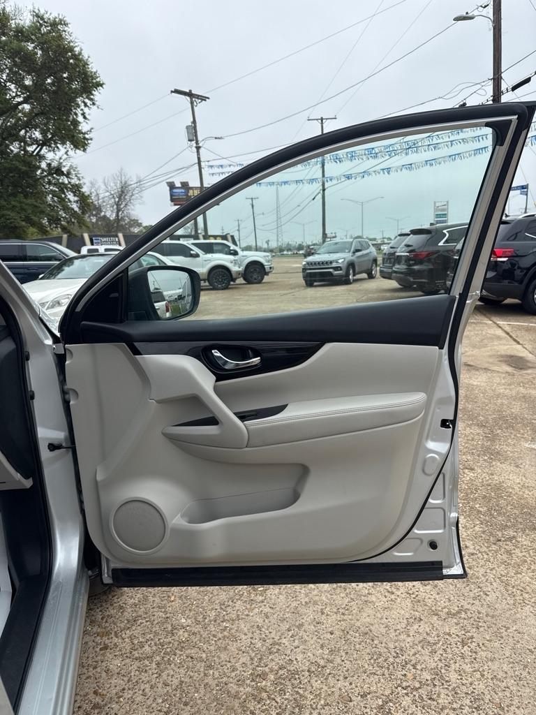 Nissan Rogue Sport FWD SV 2021