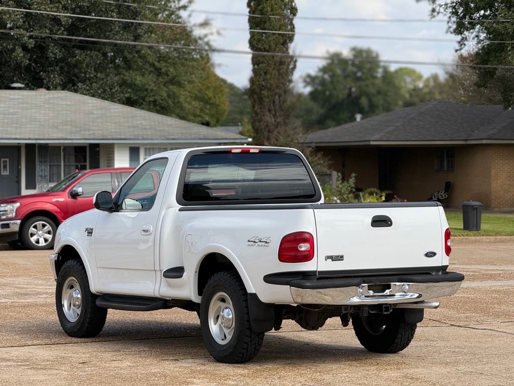 Ford F-150 4WD Reg Cab 126" XLT 1998