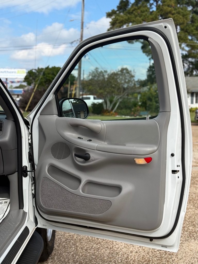 Ford F-150 4WD Reg Cab 126" XLT 1998