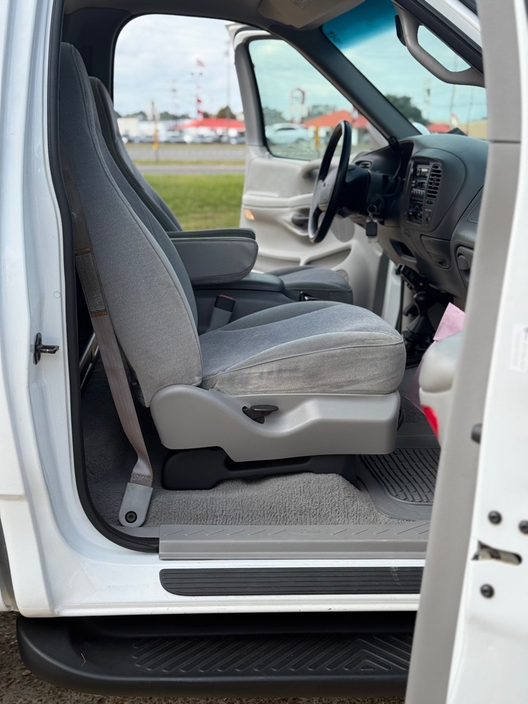 Ford F-150 4WD Reg Cab 126" XLT 1998
