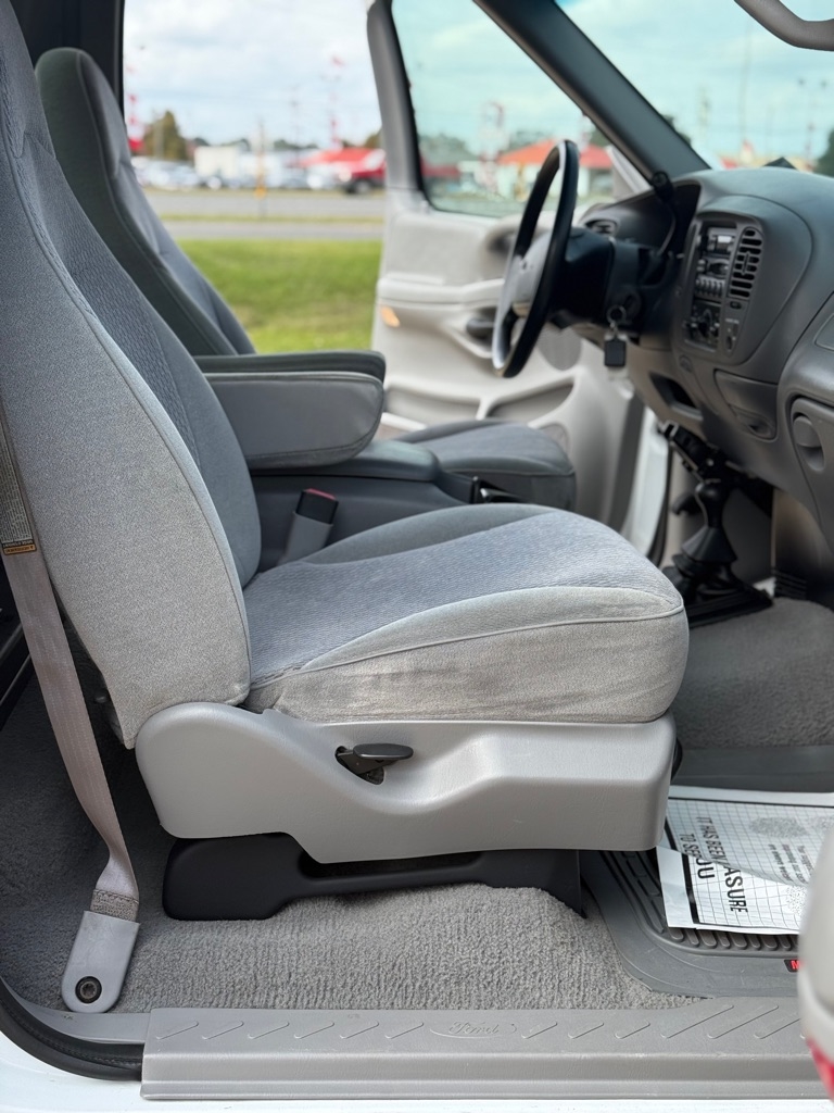 Ford F-150 4WD Reg Cab 126" XLT 1998