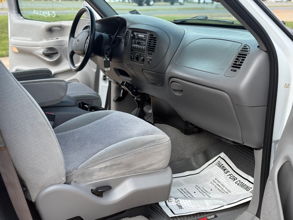 Ford F-150 4WD Reg Cab 126" XLT 1998