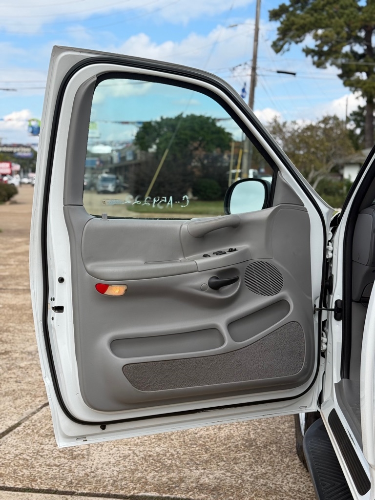 Ford F-150 4WD Reg Cab 126" XLT 1998