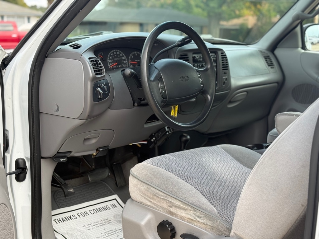 Ford F-150 4WD Reg Cab 126" XLT 1998