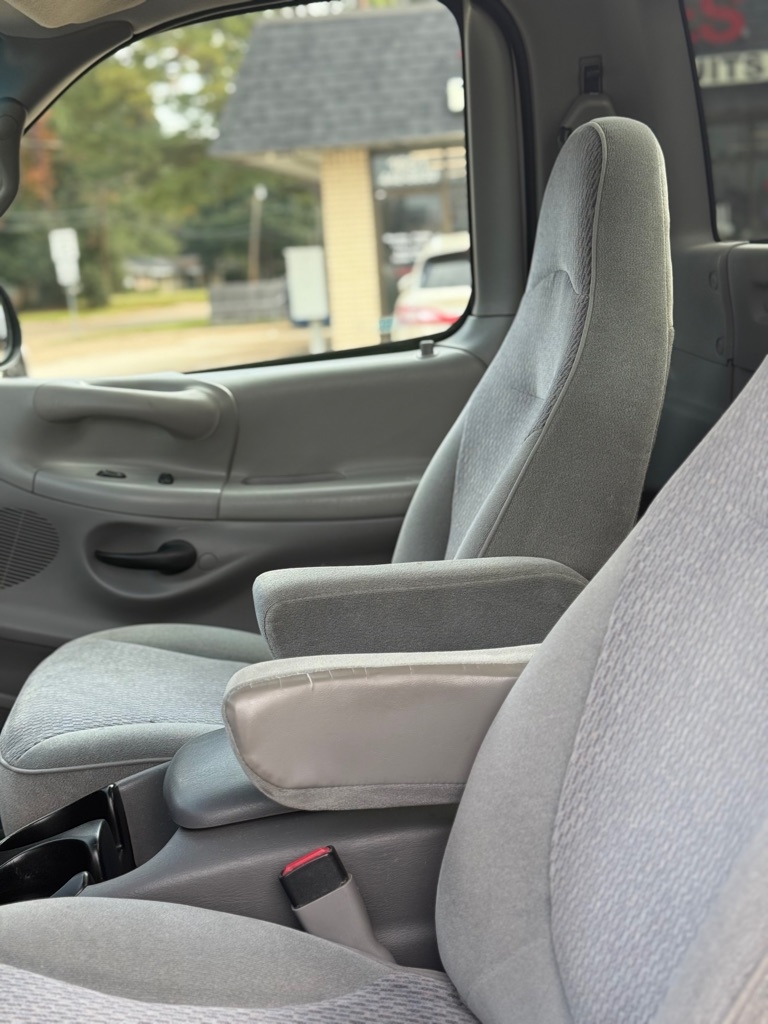 Ford F-150 4WD Reg Cab 126" XLT 1998