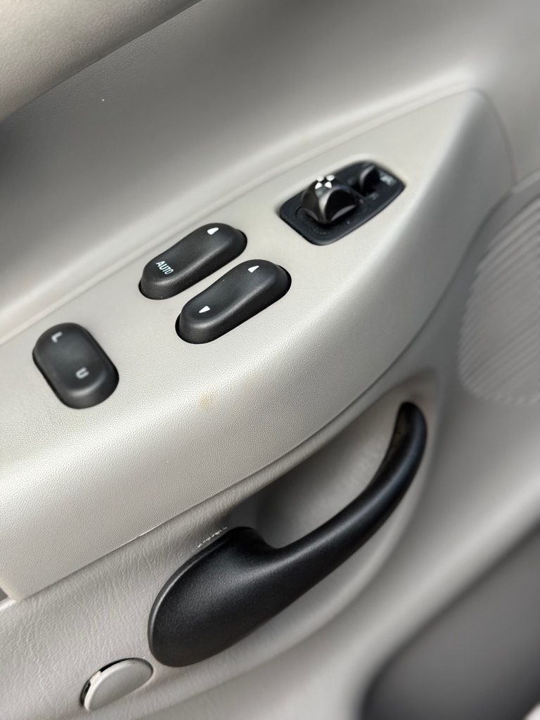 Ford F-150 4WD Reg Cab 126" XLT 1998