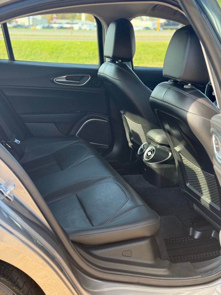 Alfa Romeo Giulia Sprint 2021