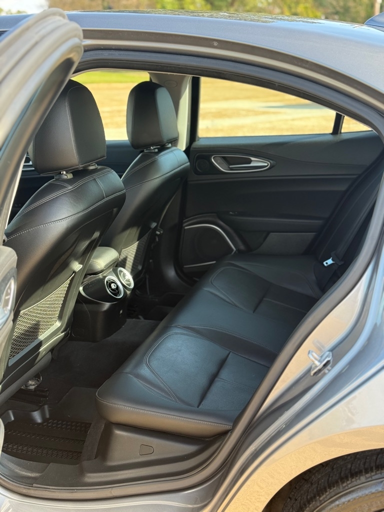 Alfa Romeo Giulia Sprint 2021