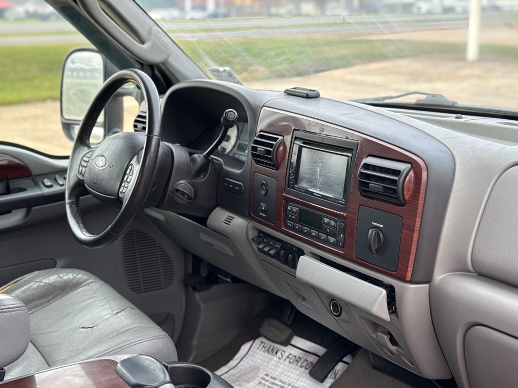 Ford F-250 SD XL Crew Cab 2WD 2005