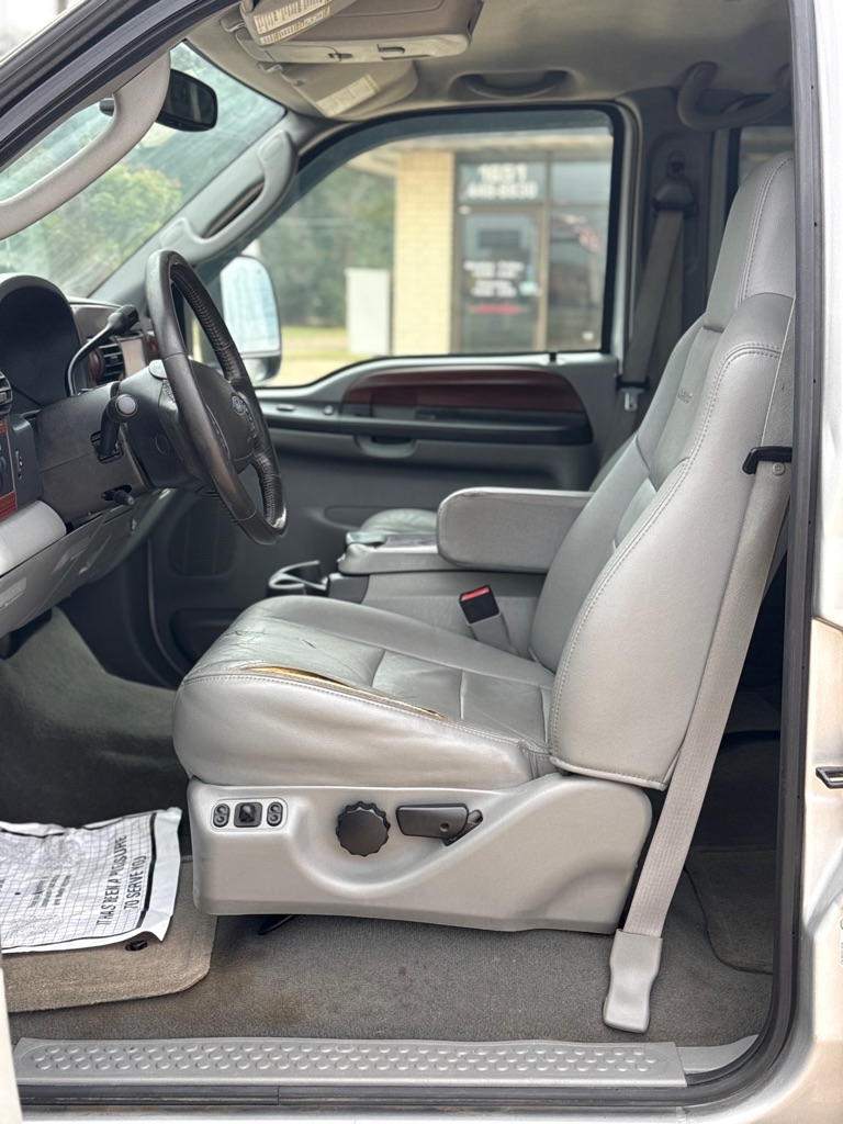 Ford F-250 SD XL Crew Cab 2WD 2005