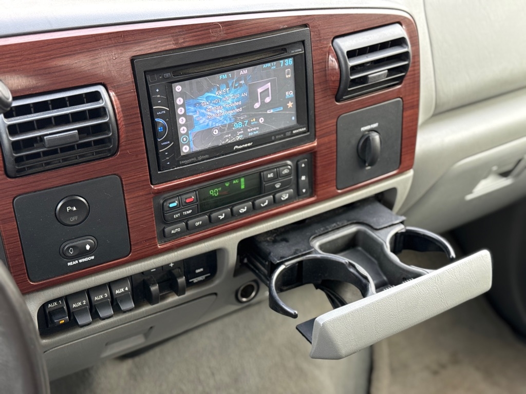 Ford F-250 SD XL Crew Cab 2WD 2005