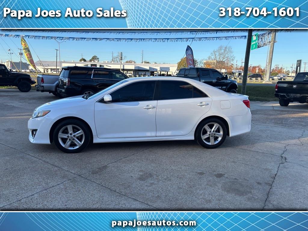 2014 Toyota Camry SE's photo