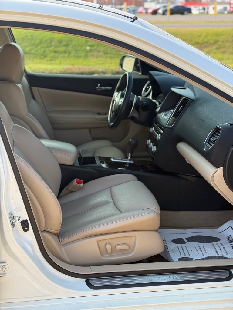 Nissan Maxima S 2014