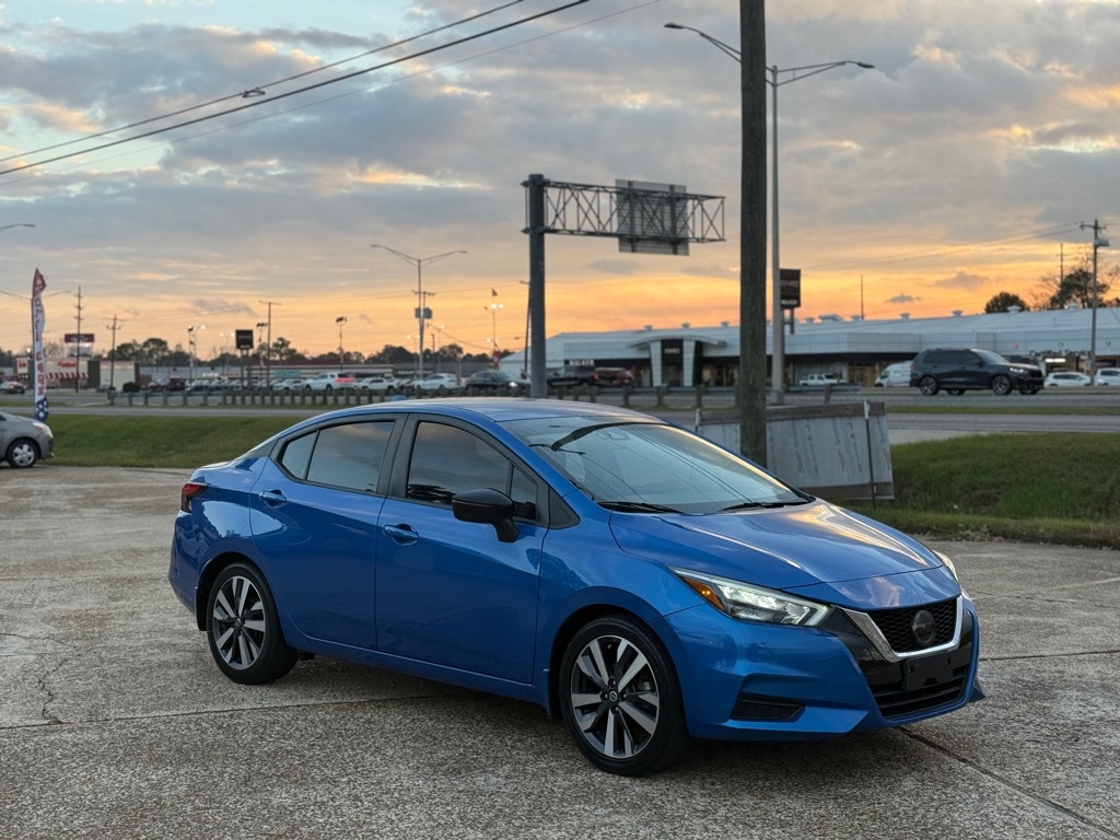 Nissan Versa SR 2021
