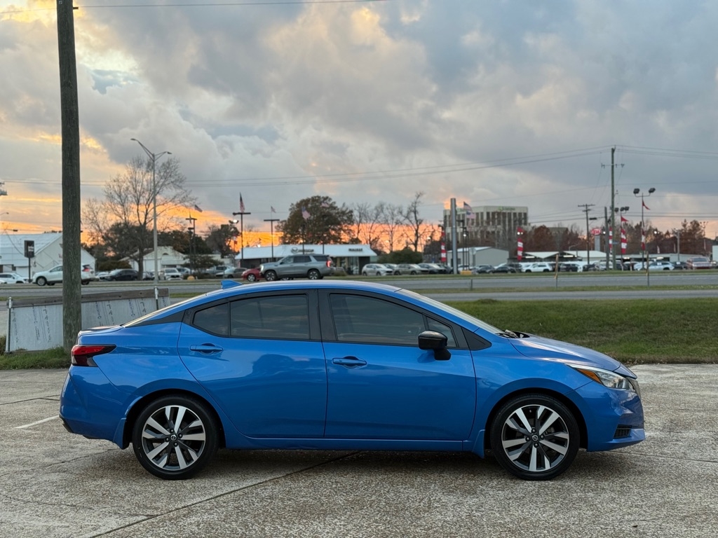Nissan Versa SR 2021