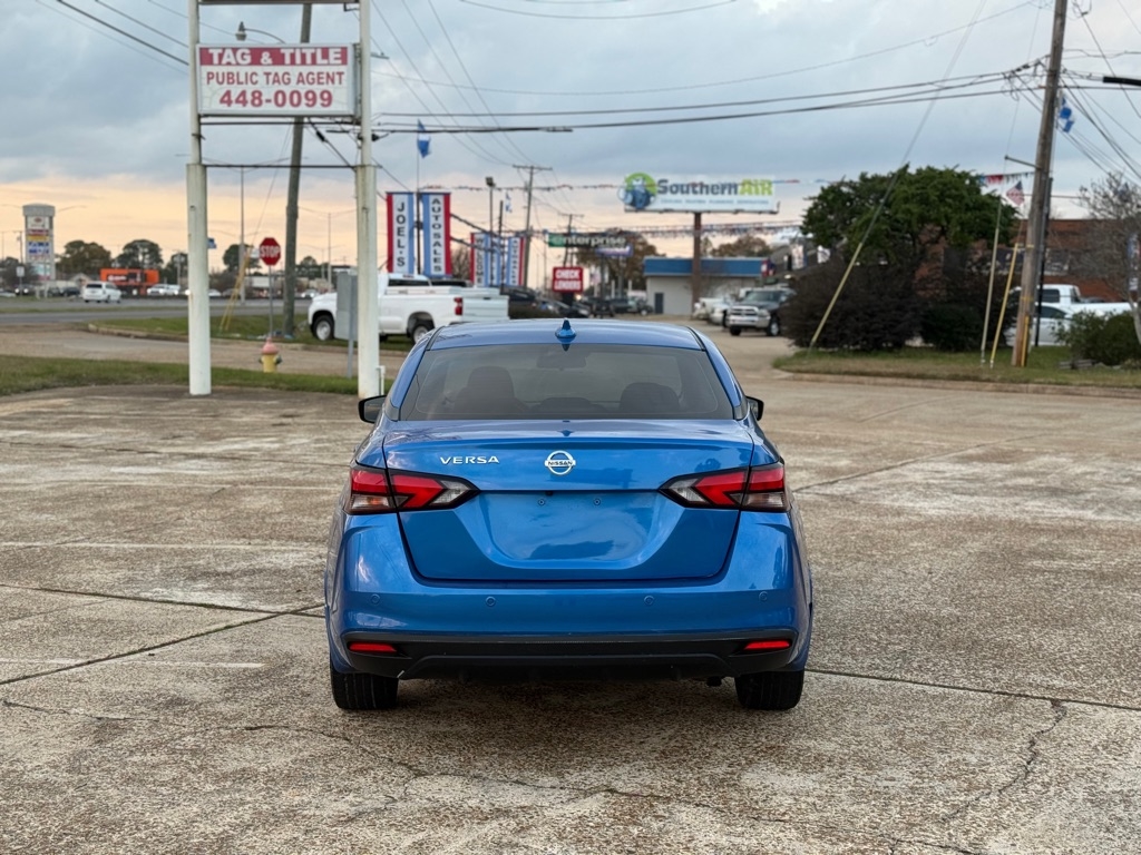 Nissan Versa SR 2021