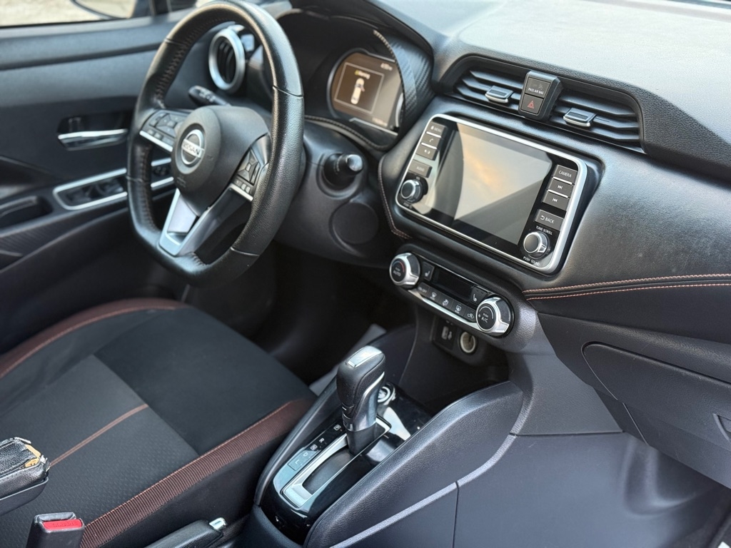 Nissan Versa SR 2021