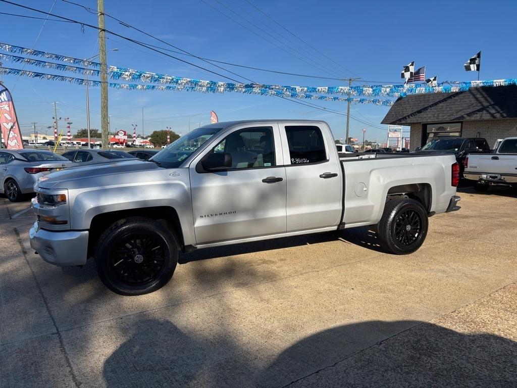 Chevrolet Silverado 1500 2WD Double Cab 143.5" Custom 2017