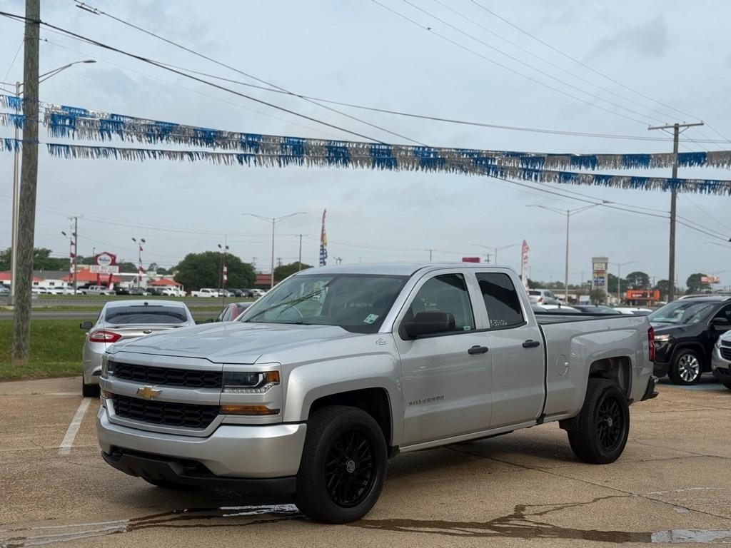 Chevrolet Silverado 1500 2WD Double Cab 143.5" Custom 2017