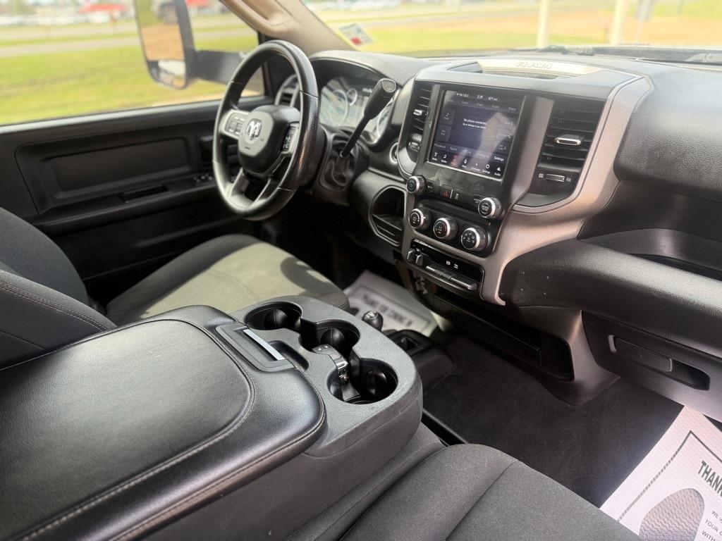 RAM 3500 Tradesman 4x4 Crew Cab 8' Box 2020