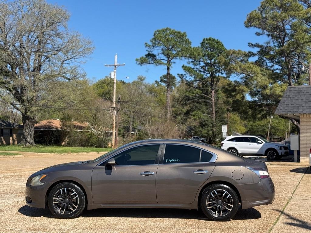 Nissan Maxima S 2013