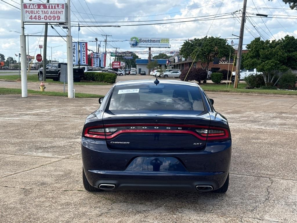 Dodge Charger 4dr Sdn SXT RWD 2016