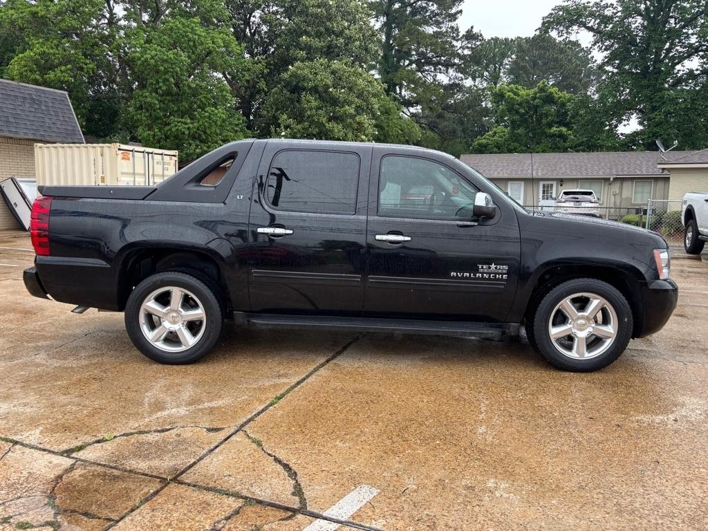 Chevrolet Avalanche 2WD Crew Cab LT 2010