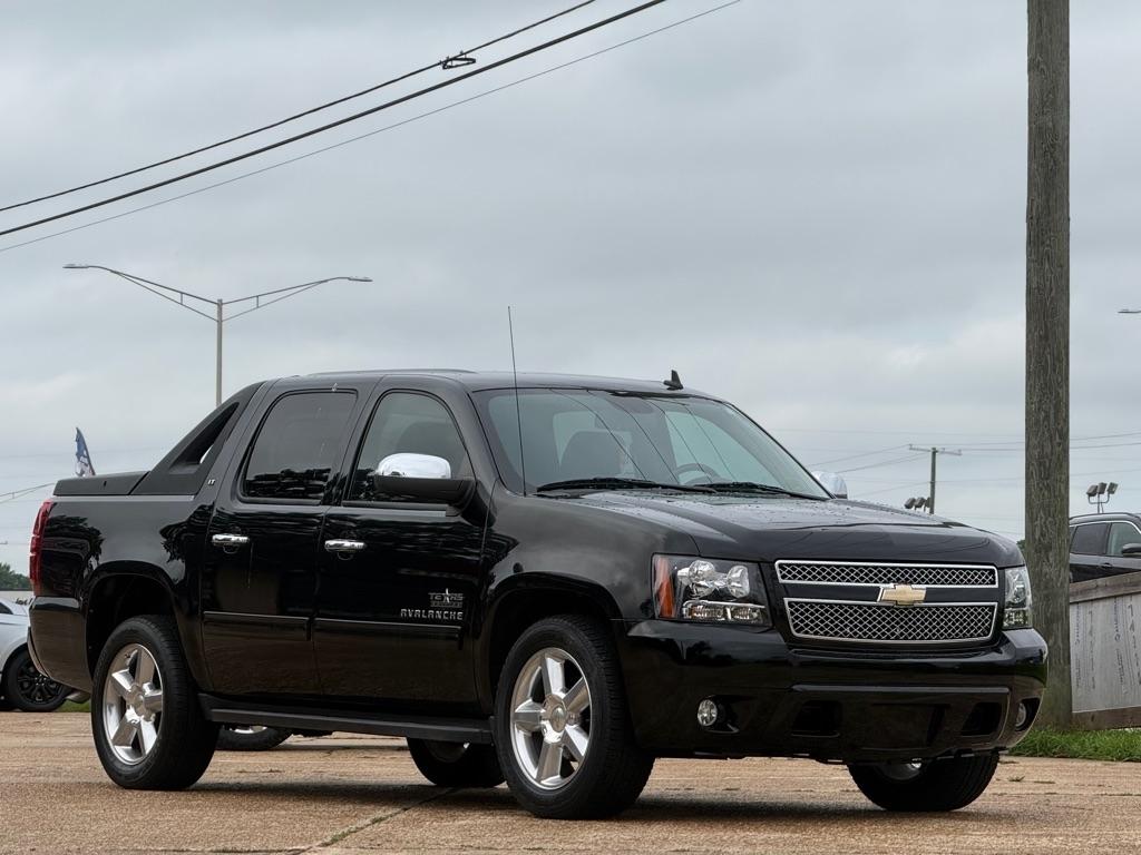 Chevrolet Avalanche 2WD Crew Cab LT 2010