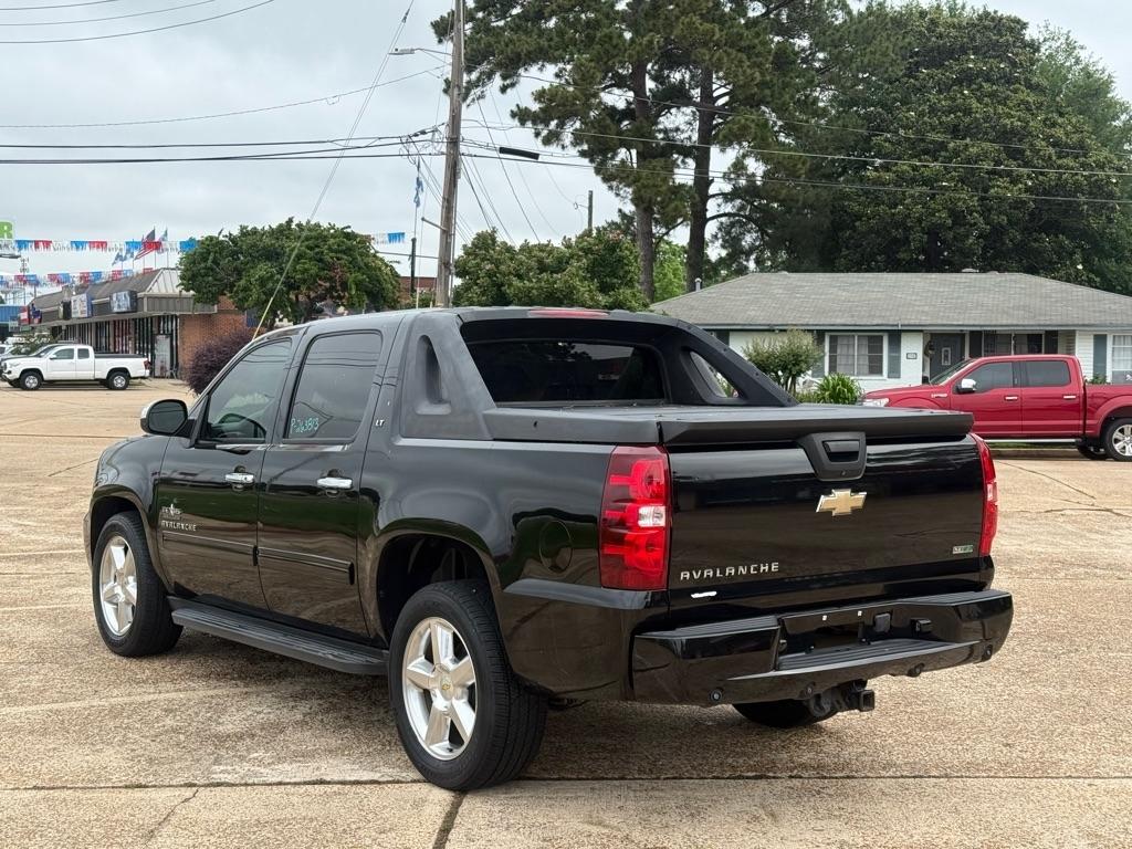 Chevrolet Avalanche 2WD Crew Cab LT 2010