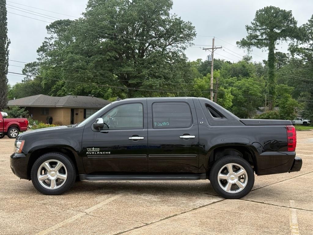 Chevrolet Avalanche 2WD Crew Cab LT 2010