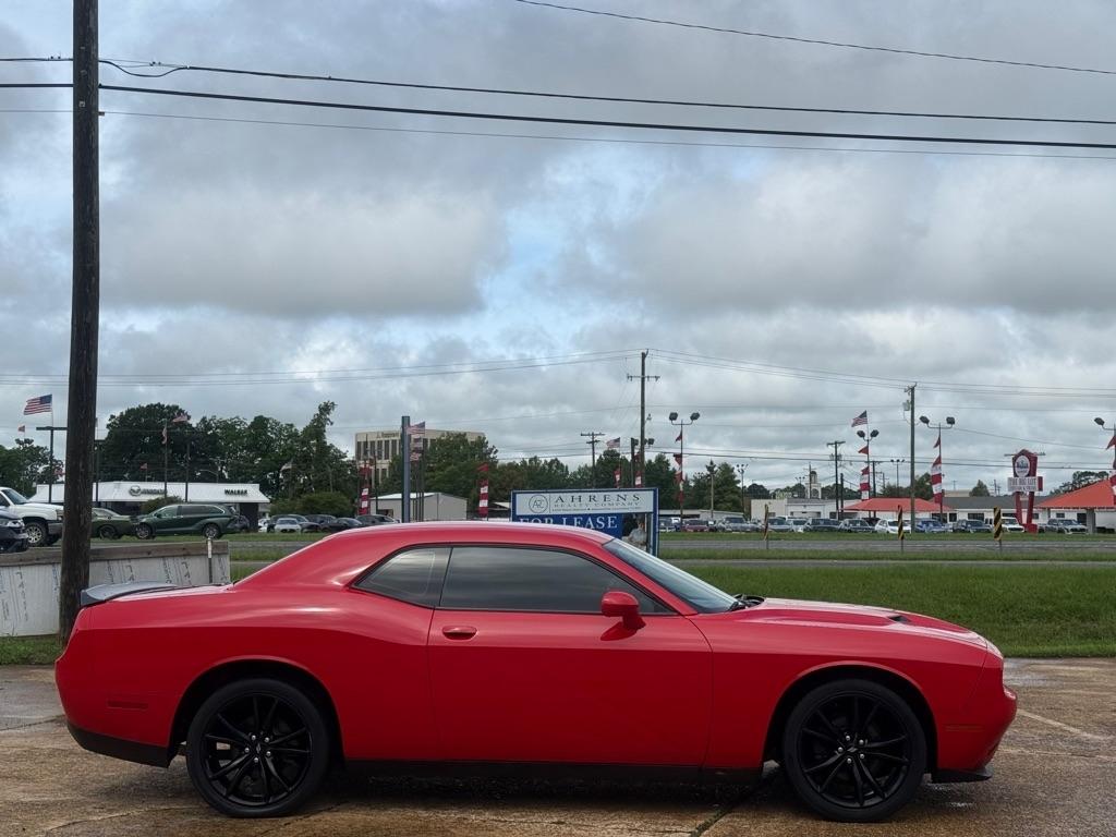 Dodge Challenger SXT RWD 2018
