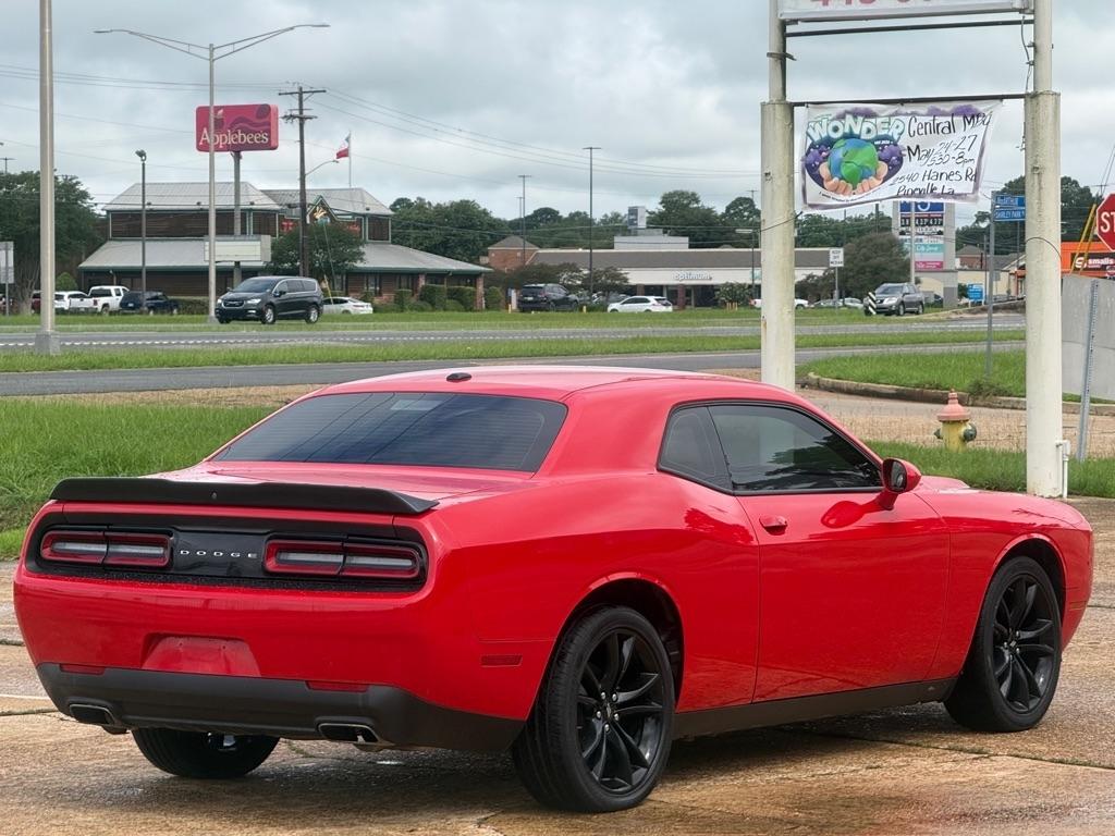 Dodge Challenger SXT RWD 2018