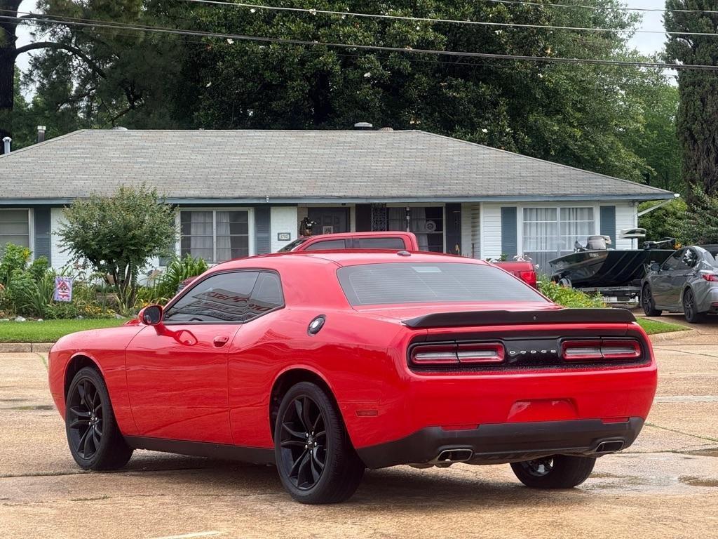 Dodge Challenger SXT RWD 2018