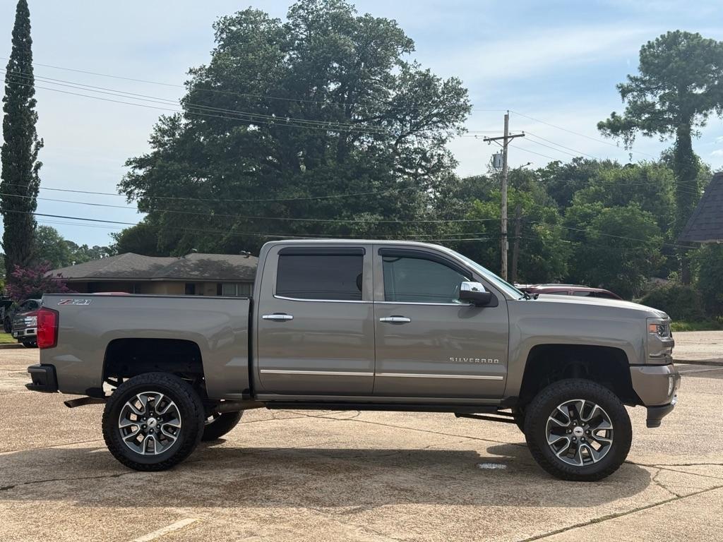 Chevrolet Silverado 1500 4WD Crew Cab 143.5" LTZ w/2LZ 2017